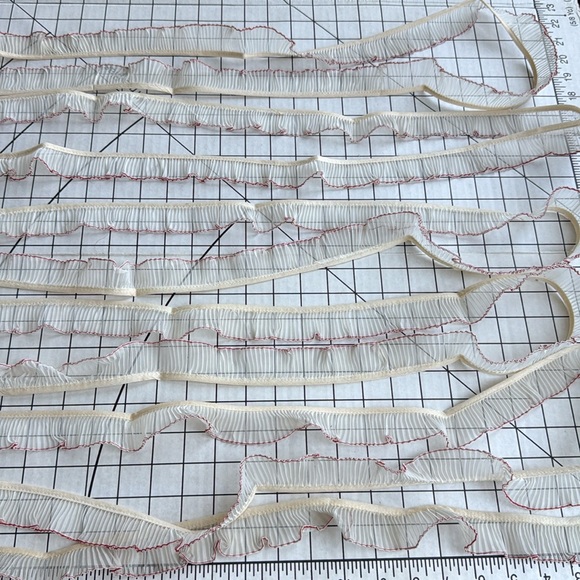 Vintage 1940s Off-White Sheer Pleated Trim with Red Overlock Edge – 11 Yards - Picture 6 of 13